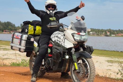 Massimo Pili, Epic Router del Capitolo di Lecce, sulla sua moto da viaggio