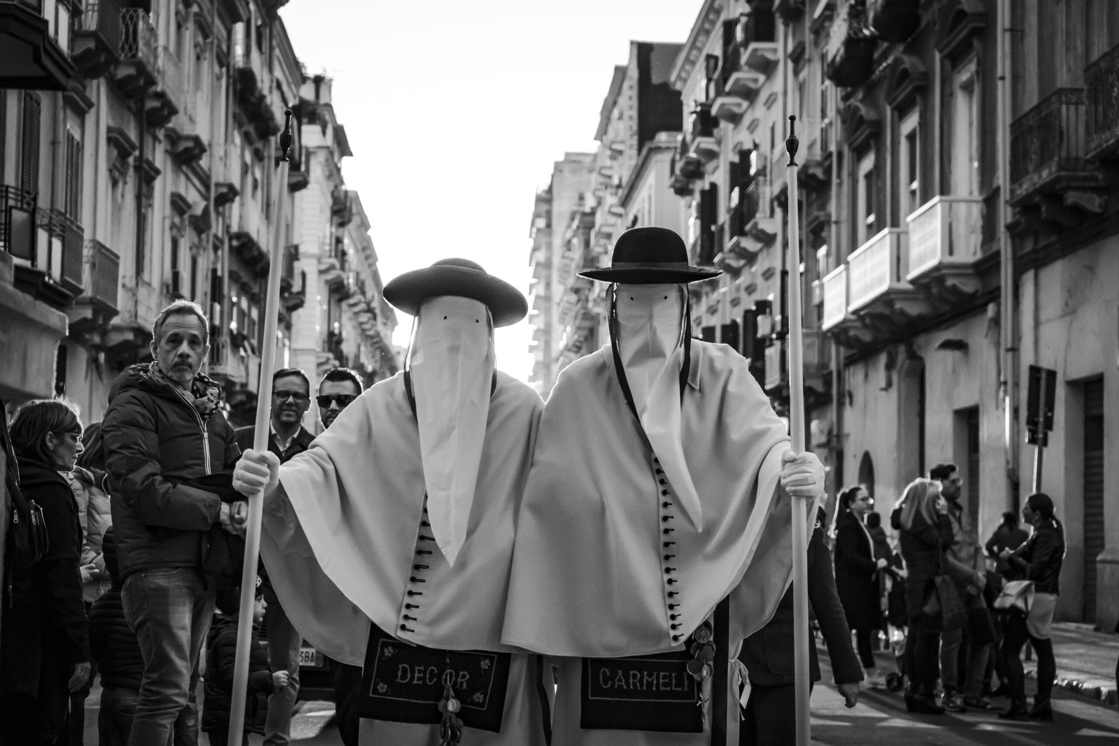 Passeggiata culturale del Capitolo di Taranto di Epic Routes Community: i Perdoni della Settimana Santa nella città vecchia di Taranto